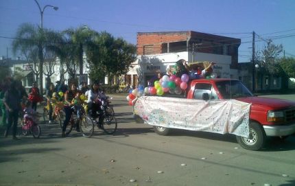Festejos por el día de los jardines en Calchaquí