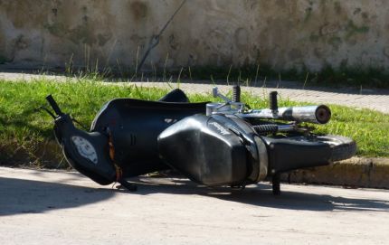 ACCIDENTE ENTRE UNA MOTO Y UNA BICICLETA