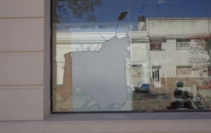 ROTURA DE VIDRIERA Y ROBO EN COMERCIO DE VERA
