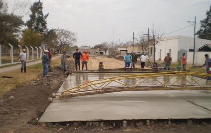 Pavimentan la séptima cuadra del año en Calchaquí