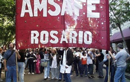 Descontarán el día de sueldo a docentes rosarinos que pararon