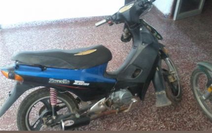 ACCIDENTE DE MOTO: Peatón resultó con lesiones leves