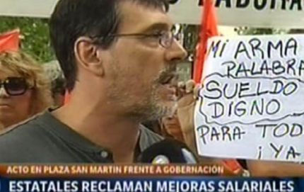Empleados estatales reclamaron el pago de un doble aguinaldo y aumento de la canasta básica