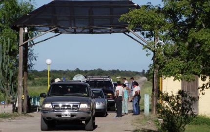 La llegada de jóvenes a laguna El Cristal es incesante