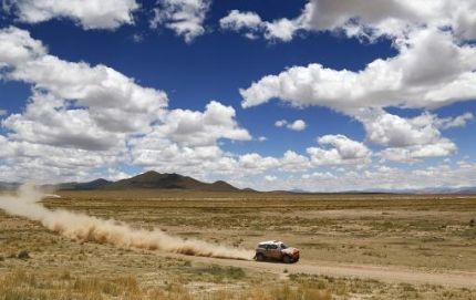 A tres etapas del final, la lucha en autos se pone al rojo vivo en el Dakar 2014