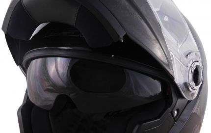 LOS COMERCIOS DEBERÁN VENDER MOTOS CON CASCO