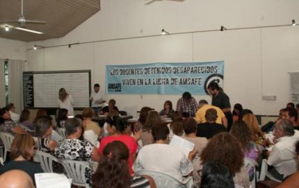 Por más de 5 mil votos de diferencia, la asamblea de Amsafé aceptó la oferta salarial del gobierno