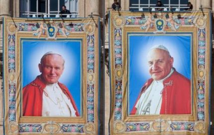 Ante un millón de fieles, Francisco celebró la canonización de Juan Pablo II y Juan XXIII