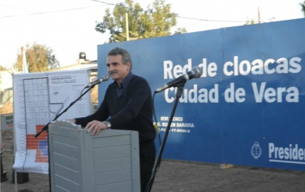 Rossi, en el acto de inicio de obras de extendido de red cloacal en Vera.-