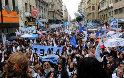 Los docentes vuelven el lunes al paro en la Provincia, la Capital Federal y el interior del país