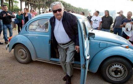 Elecciones en Uruguay: José Mujica fue a votar en el 