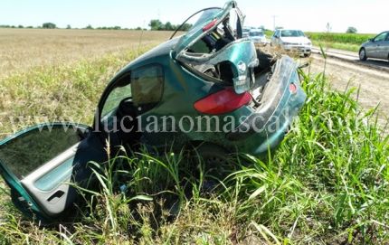 El Arazá: Un joven robo un auto y en la fuga volcó salvando su vida de milagros. 