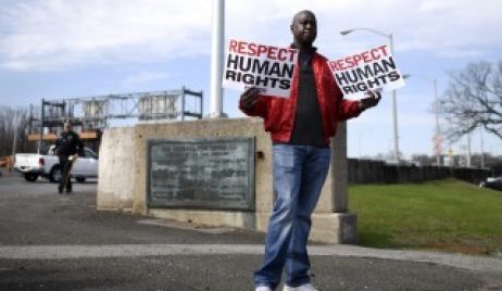 Mientras sigue la violencia en Baltimore, matan a joven afroamericano en Detroit