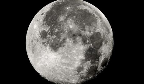 El fenómeno entre la Luna y dos planetas que se podrá observar a simple vista