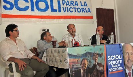 Perotti presentó su precandidatura a senador en Vera