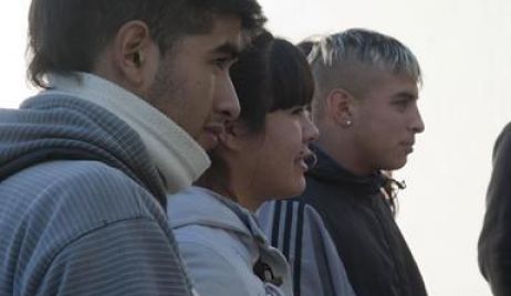 Los jóvenes que abandonan sus barriadas por las amenazas del narcotráfico