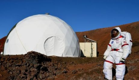 Seis voluntarios se aíslan un año en una cúpula para preparar un viaje a Marte