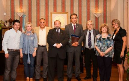 FIRMA DE CONVENIO ENTRE LA FUNDACIÓN CENTRO Y EL RECTOR DE U.N.R.