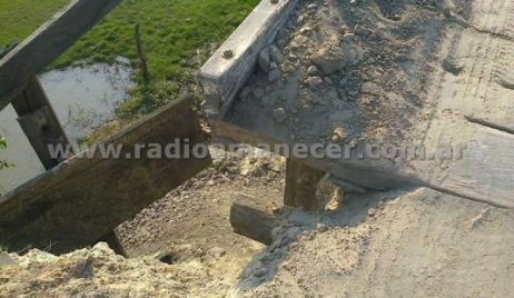 Uno de los puentes que conduce a La Sarita en estado deplorable