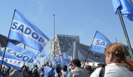 Sadop convoca a docentes a no trabajar si no cobran el viernes