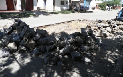 PRECAUCION  SOBRE CALLE COLON ENTRE SAN MARTIN Y BELGRANO