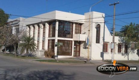 Teléfono para los Concejales: Sectores que no reciben agua durante el día por falta de presión.