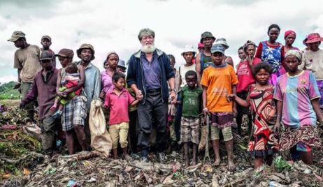 Pedro Opeka, el cura argentino que lucha contra la pobreza en Africa y podría ganar un Nobel