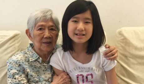 Una niña creó una aplicación móvil para que su abuela no la olvide