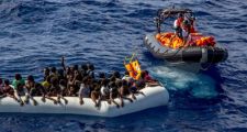 25 personas encontradas muertas y 246 rescatadas por el Bourbon Argos en otra jornada trágica en el Mediterráneo