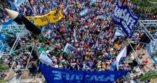 Masiva marcha de docentes en Santa Fe