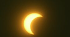 Recomiendan no mirar el eclipse en forma directa