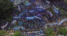 Multitudinaria marcha docente en Santa Fe