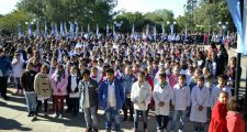 Más de 400 niños prometieron lealtad a la Bandera