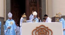 Una multitud participó de la misa central frente a la Basílica