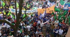 RECONQUISTA: Masiva movilización frente al Concejo Municipal
