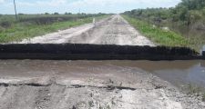 Finalmente cedió  el puente que une  Los Amores  - La Sombrilla.