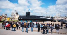 Presentaron una réplica del Ara San Juan en homenaje a sus tripulante