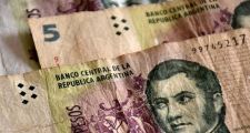 A los billetes de 5 pesos le quedan sólo una semana de circulación