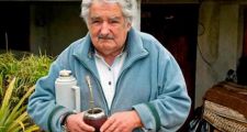  Pepe Mujica renunció al sueldo de senador: 