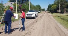 Comenzaron las tareas de nivelación en calle Hipólito Irigoyen