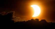 A qué hora se puede ver el eclipse de Sol  en la Argentina