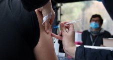 Suben los casos de Covid en Santa Fe: quiénes deben vacunarse y dónde hacerlo