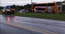 CALCHAQUI: trágico accidente entre un colectivo y una camioneta