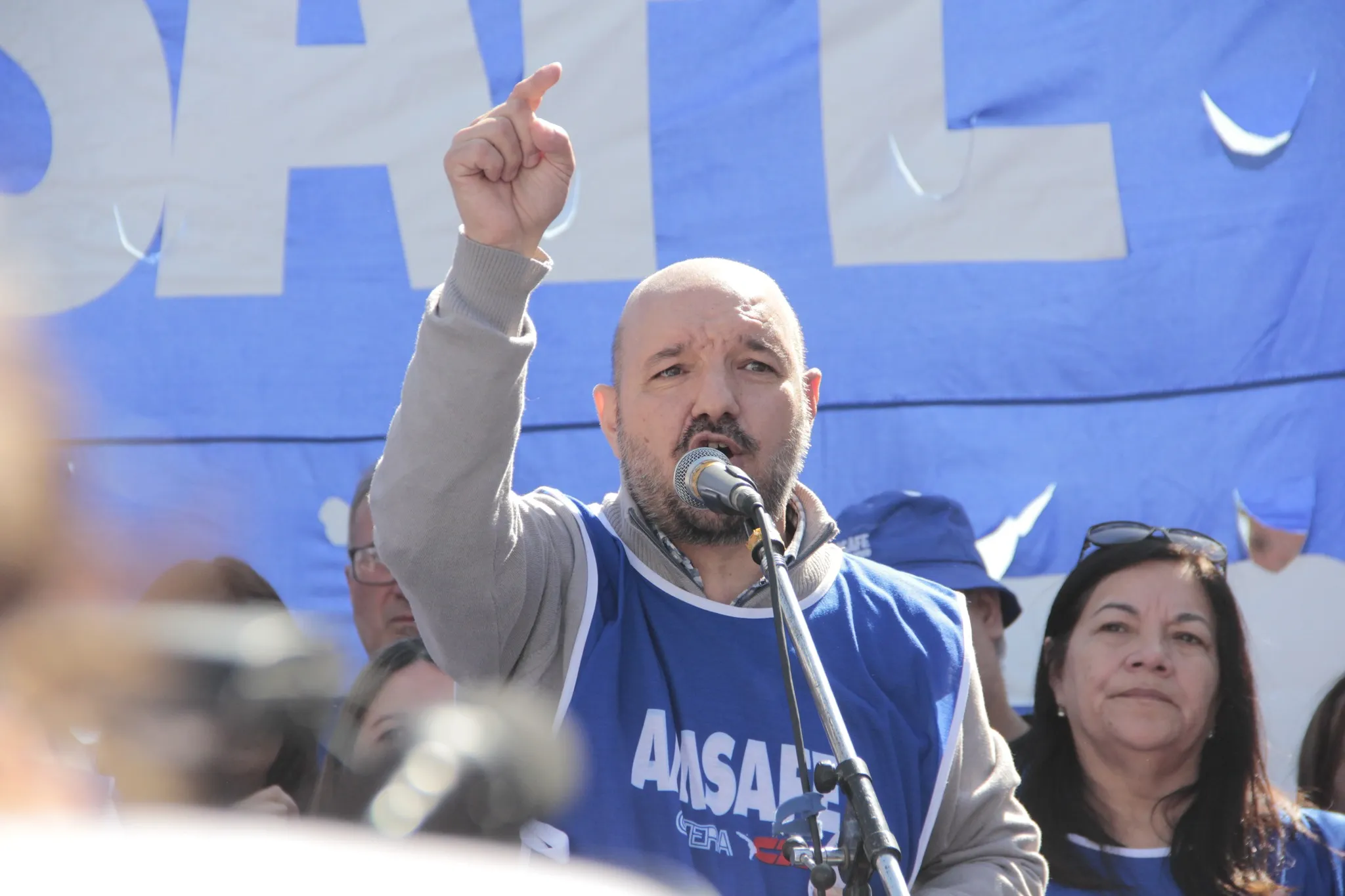 Alonso cruzó al gobierno y defendió el paro docente
