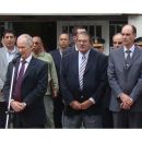 ASI ESTAMOS .... CON POLITICOS COMO GONZALEZ