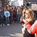 Movilización ante la comisaría por la violencia de género en Calchaquí