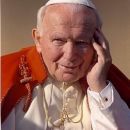 Juan Pablo II será nombrado santo por un decreto que firmó el Papa argentino
