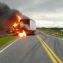 Se despistó e incendió un camión con acoplado térmico