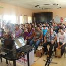 Se entregaron 900 pollitos y alimento balanceado a productores locales