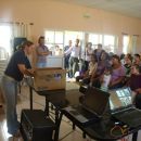 Se entregaron 900 pollitos y alimento balanceado a productores locales